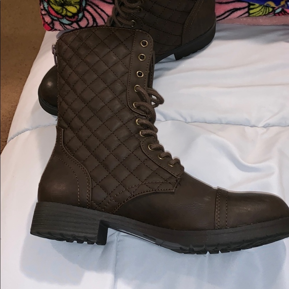Combat boots